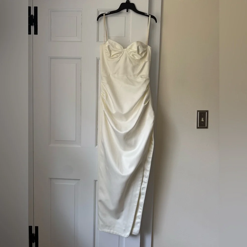 HOUSE OF CB Flora Gown Size Small White Off White Dutch Satin Side Slit - Picture 3 of 10